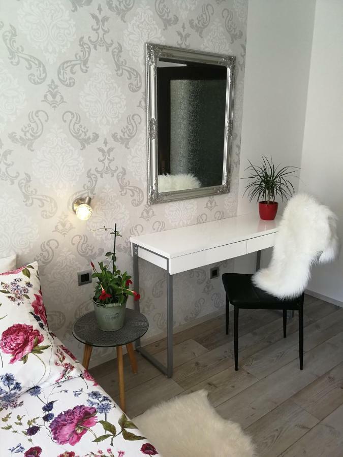 Apartman Ester Pula Exterior foto